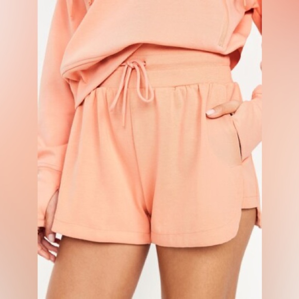 Old Navy Extra High-Waisted Dynamic Fleece Sweat Shorts size large‎ - NWT